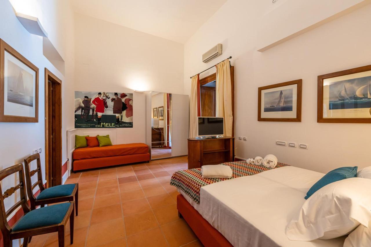 Corte Satriano * Naples